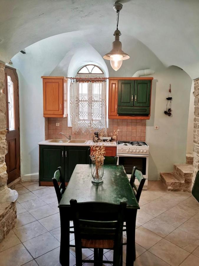 Yi Artistry 1-Bedroom Medieval Holiday House Kalamoti Екстер'єр фото