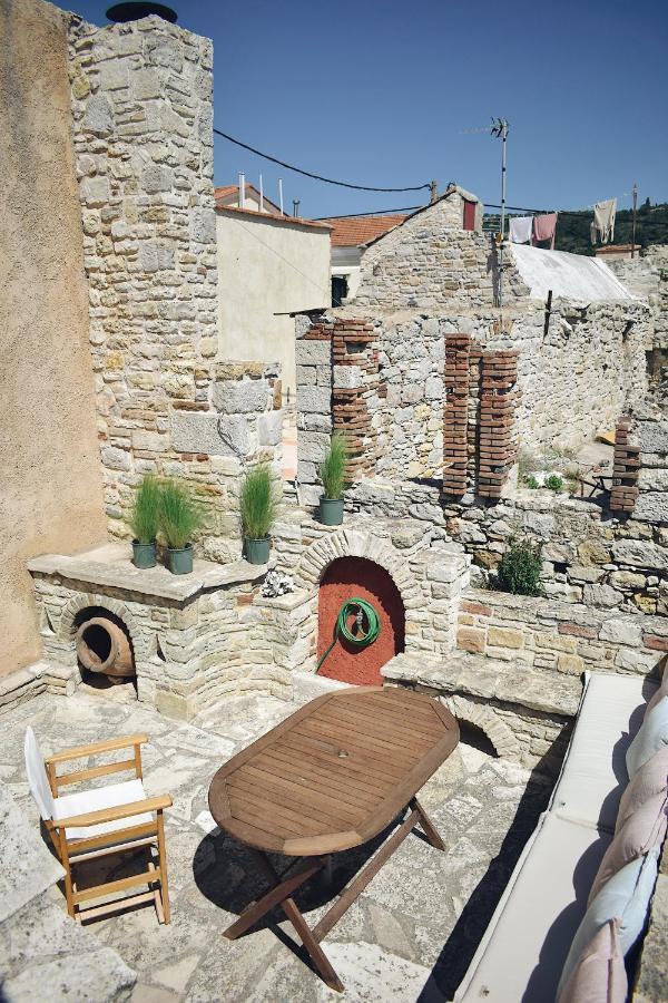 Yi Artistry 1-Bedroom Medieval Holiday House Kalamoti Екстер'єр фото