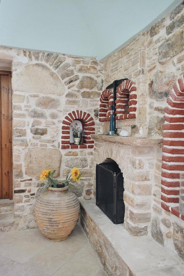 Yi Artistry 1-Bedroom Medieval Holiday House Kalamoti Екстер'єр фото
