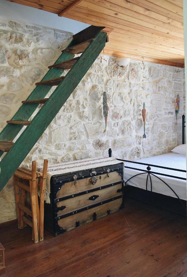Yi Artistry 1-Bedroom Medieval Holiday House Kalamoti Екстер'єр фото