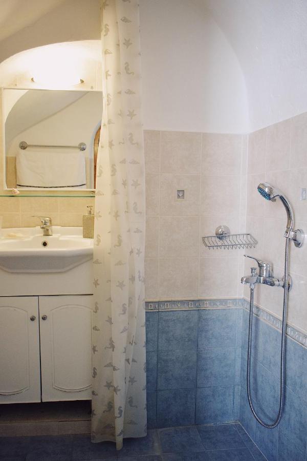 Yi Artistry 1-Bedroom Medieval Holiday House Kalamoti Екстер'єр фото