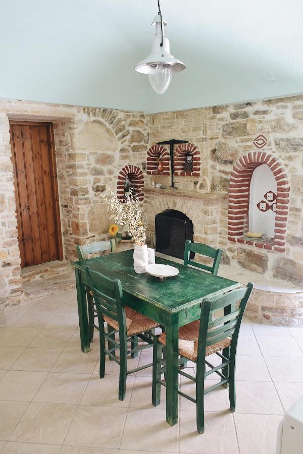 Yi Artistry 1-Bedroom Medieval Holiday House Kalamoti Екстер'єр фото